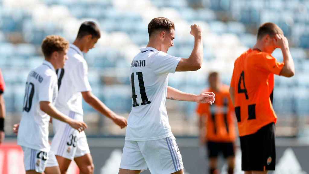 Iker Bravo celebra un gol en la Youth League ante el Shakhtar Donetsk
