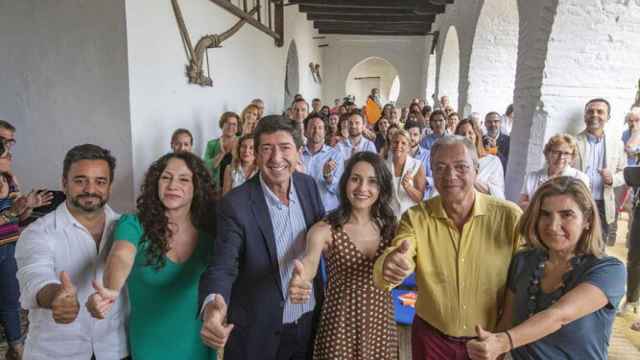 Exconsejeros de Ciudadanos de la Junta junto a Juan Marín e Inés Arrimadas en un acto de la pasada campaña electoral.
