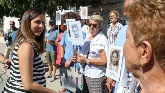 La ministra Ione Belarra, en una concentración de víctimas del franquismo convocada el pasado mes de agosto en el cementerio de Colmenar Viejo (Madrid).