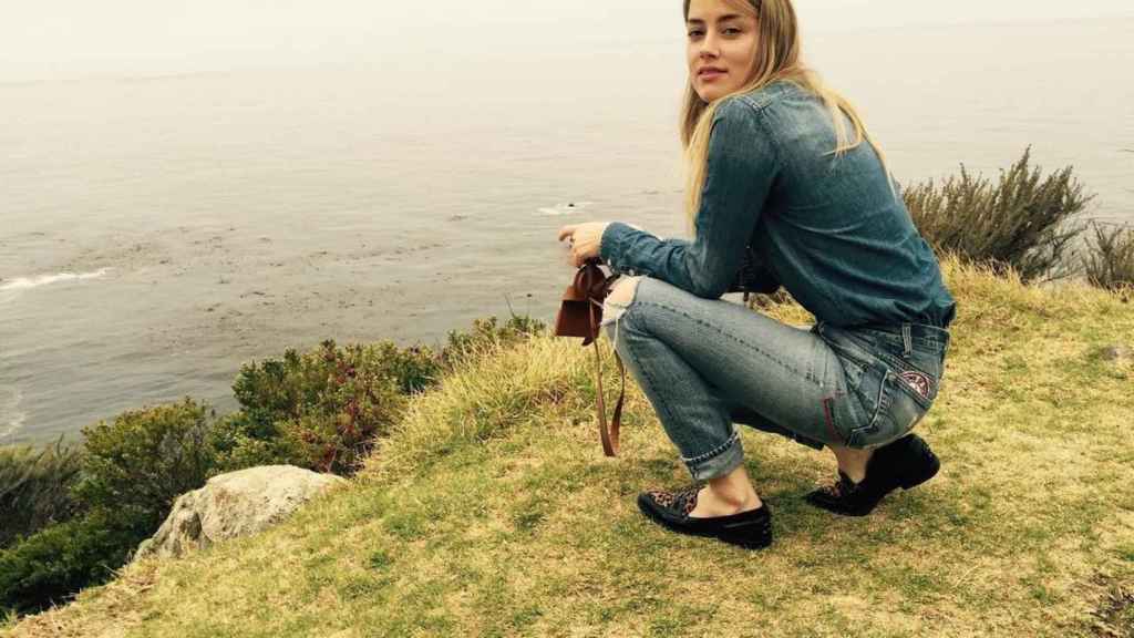 Amber Heard disfruta del anonimato en el pequeño pueblo Costitx en Mallorca.