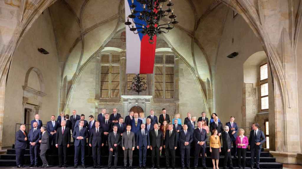 La foto de familia de la Comunidad Política Europea en el castillo de Praga