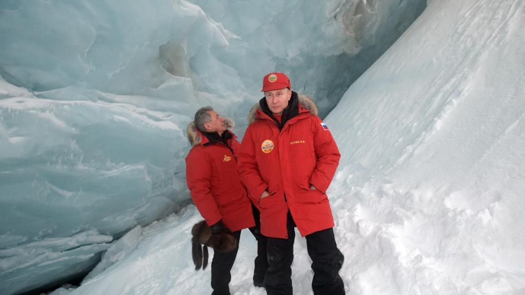 Russian President Vladimir Putin and his Defense Minister Sergei Shoigu in the Arctic.