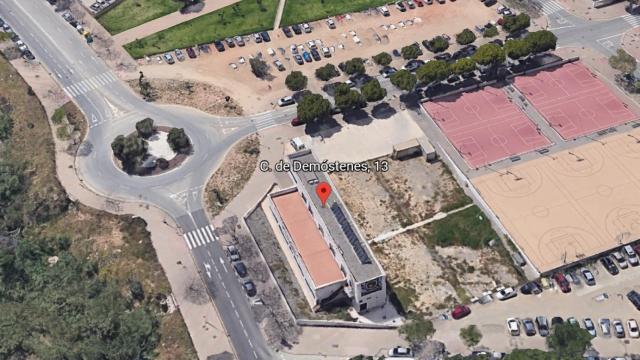 Parcela de la calle Demóstenes, 13, en El Cónsul, donde se proyecta el polideportivo.