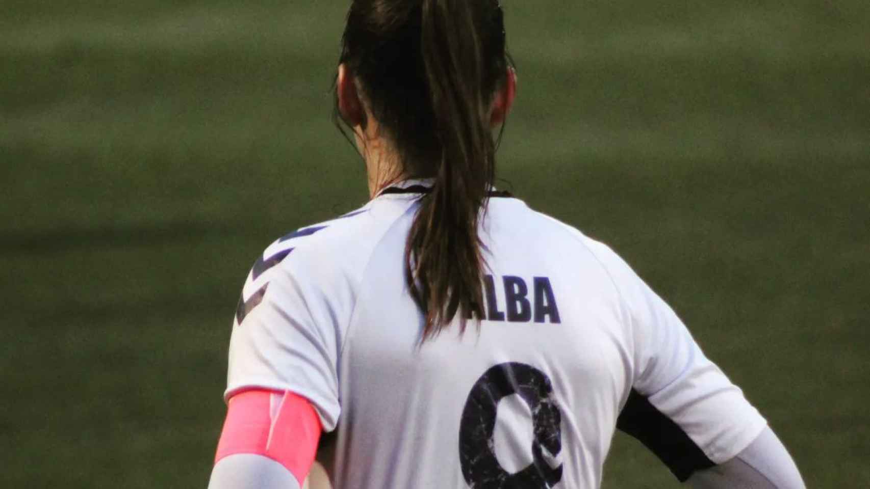 Alba durante un partido de fútbol