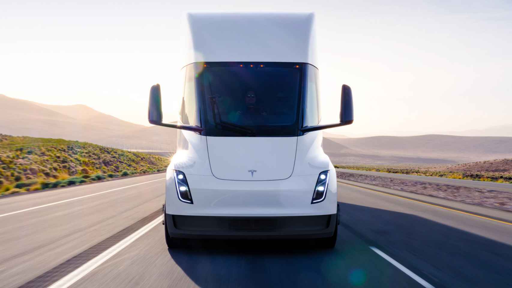 Tesla Semi, el camión eléctrico con 800 km. de autonomía con el que Elon Musk quiere revolucionar el transporte