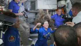 Anna Kikina entrando en la ISS