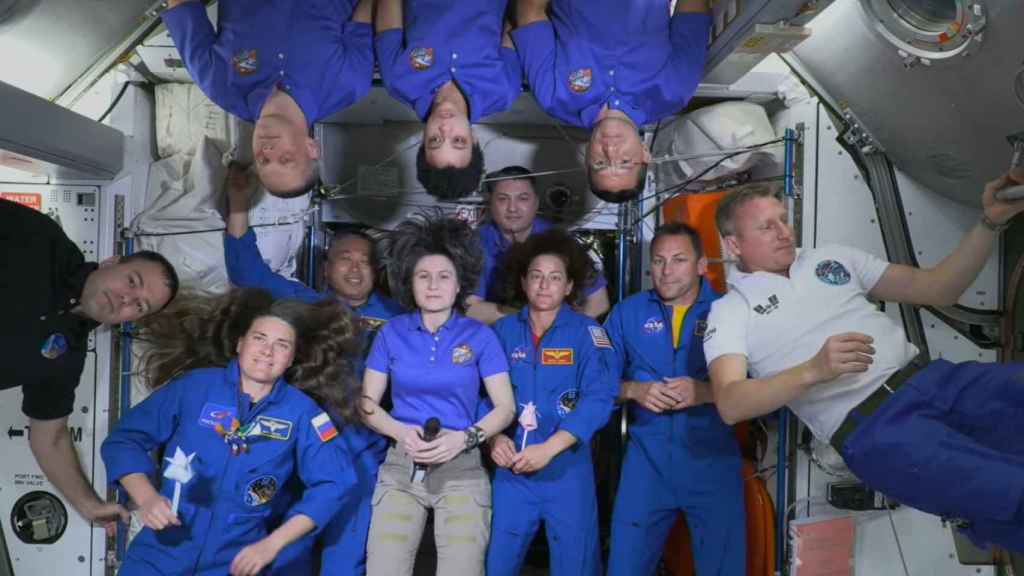 Todos los astronautas a bordo de la ISS