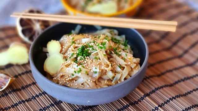 Noodles picantes con jenjibre en 10 minutos, descubre todos los sabores de Asia de forma fácil