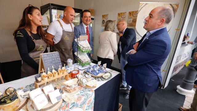 El alcalde califica de “espectacular” la primera edición de la Feria Internacional del Queso de Albacete