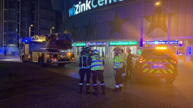 Los bomberos del Ayuntamiento de Madrid, a las puertas del WiZink Center.