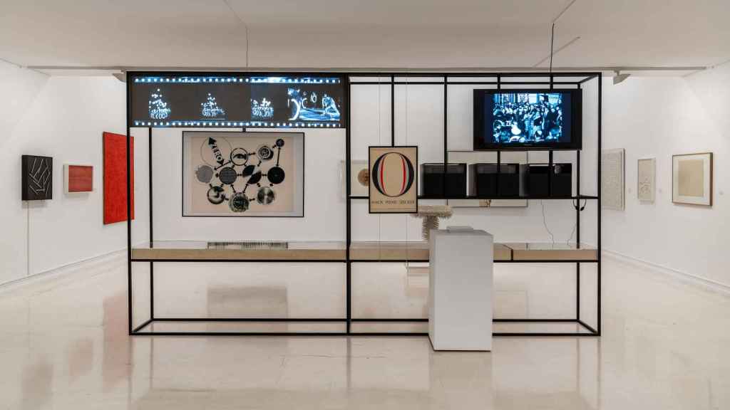 Vista de la exposición 'Lejos del vacío. ZERO y el arte de posguerra en Europa' en el IVAM
