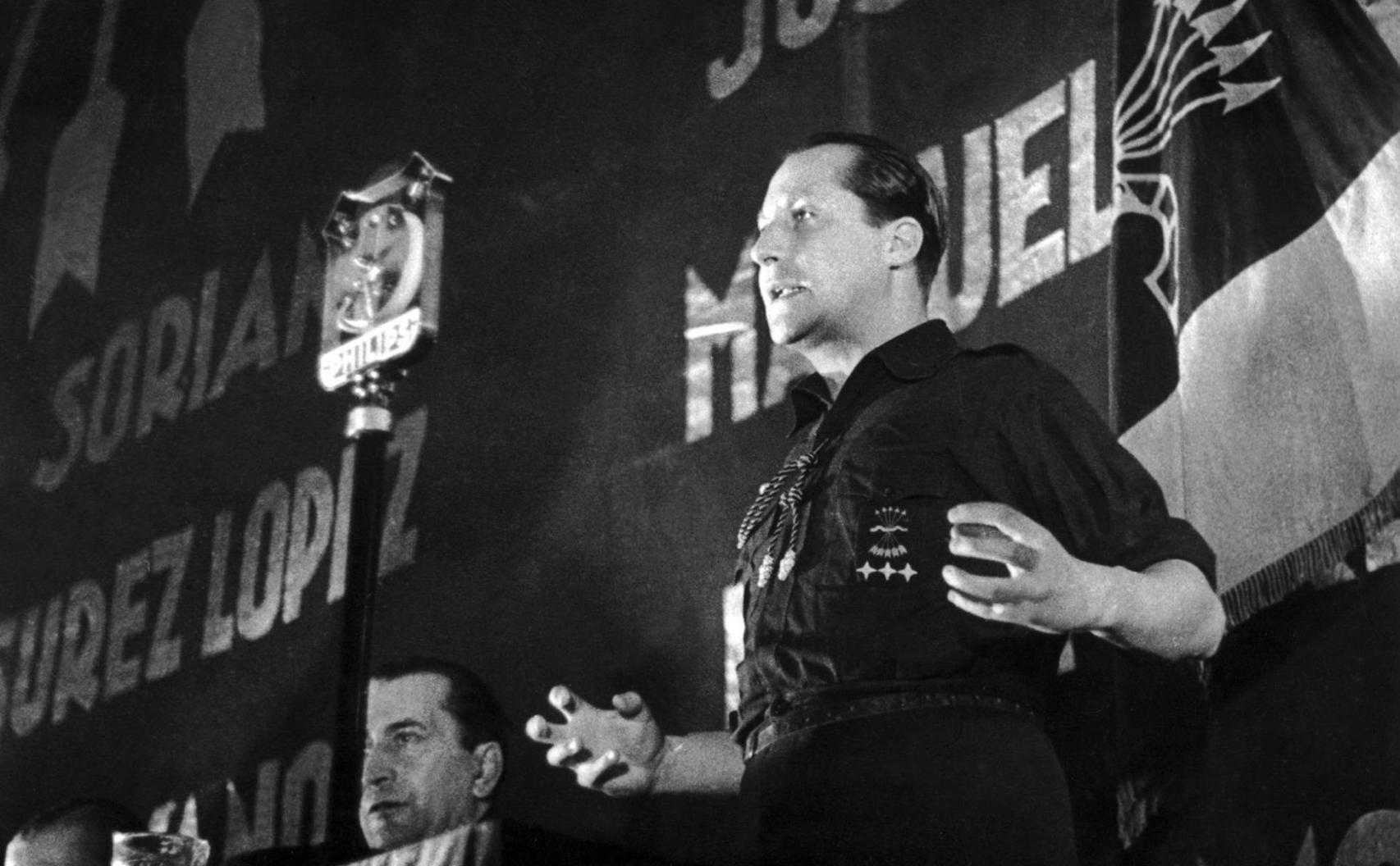 José Antonio Primo de Rivera, en un mitin de Falange antes de la guerra.