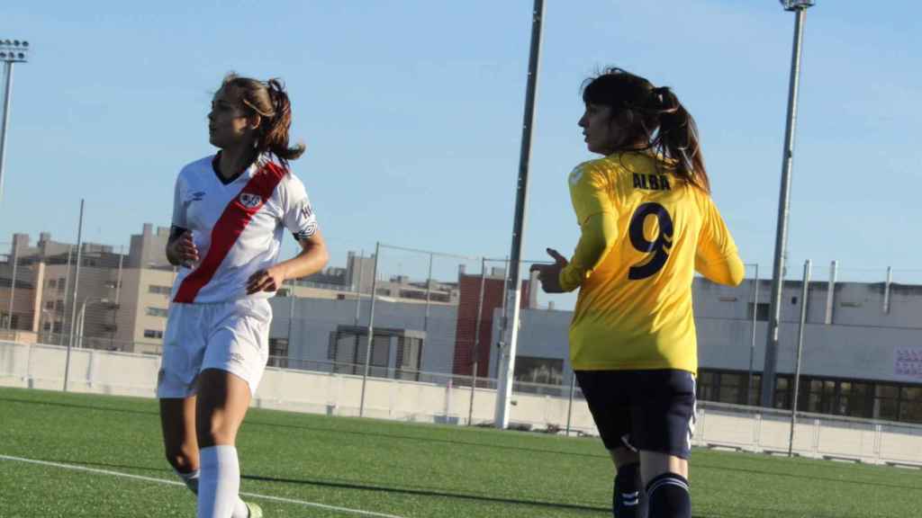 Alba Palacios durante un partido contra el Rayo Vallecano femenino