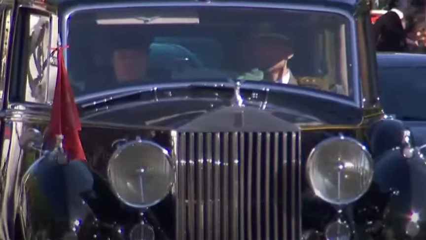 Los Reyes han viajado en un Rolls-Royce Phantom IV, un vehículo con cerca de 70 años de historia.