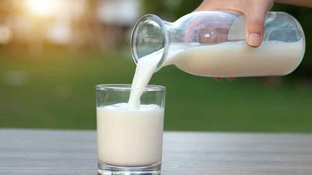 El precio se ha disparado un 22% en la leche de fabricante y un 27% en la marca blanca.