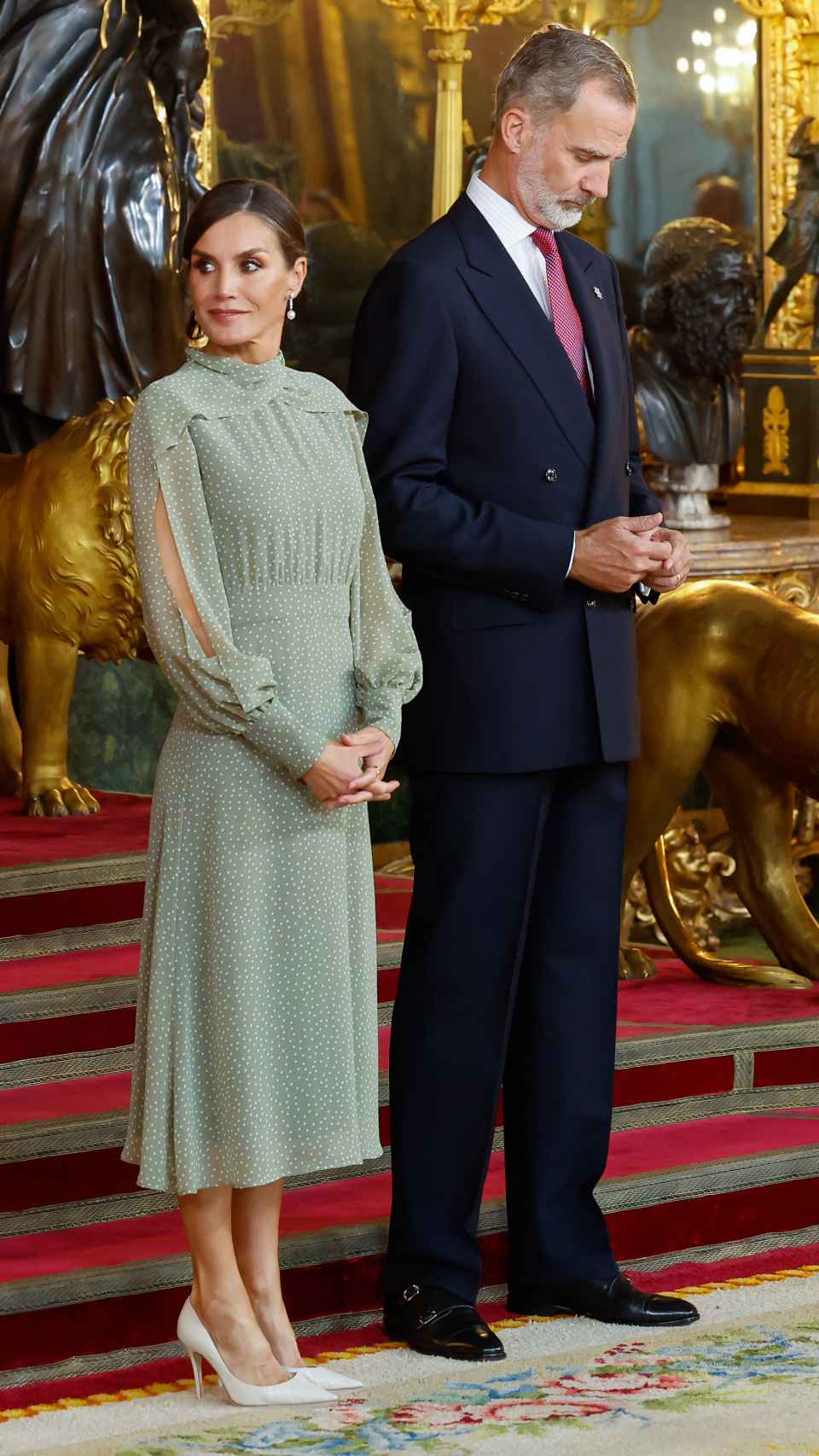 Los Reyes ofrecieron un cóctel en el Comedor de Gala del Palacio Real.