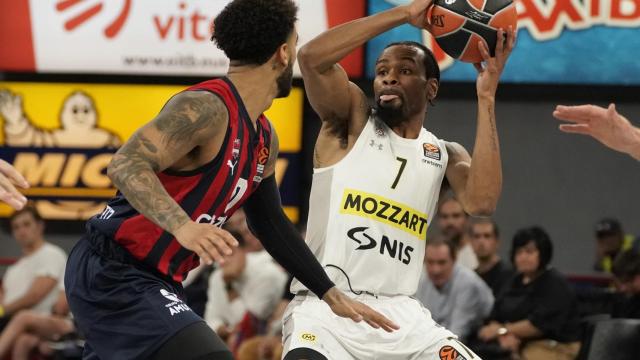 El jugador del Partizan de Belgrado Kevin Punter, y Markus Howard, del Cazoo Baskonia.