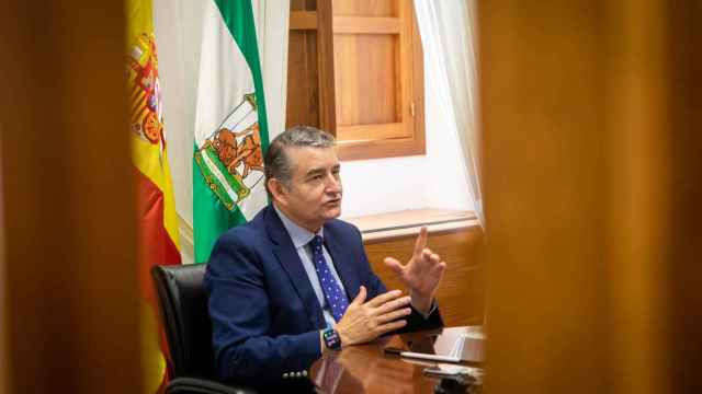El consejero de Presidencia de la Junta de Andalucía, Antonio Sanz, responde a las preguntas de El Español