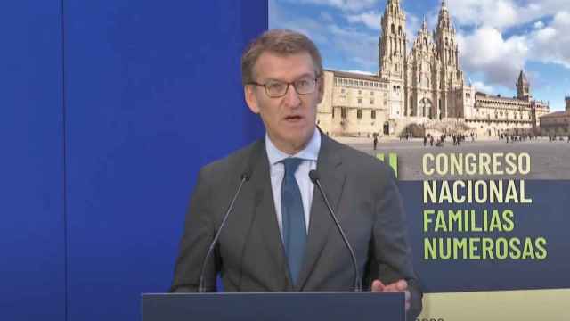El presidente del PP, Alberto Núñez Feijóo, en el Congreso Nacional de Familias Numerosas celebrado este sábado en Santiago de Compostela.