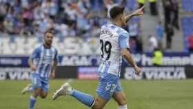 Cristian celebra un gol del Málaga contra el Lugo en La Rosaleda