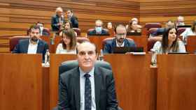 El Procurador del Común, Tomás Quintana, en el pleno de las Cortes el pasado mes de mayo.