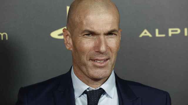 La leyenda del fútbol Zinedine Zidane, en la alfombra roja del Balón de Oro 2022