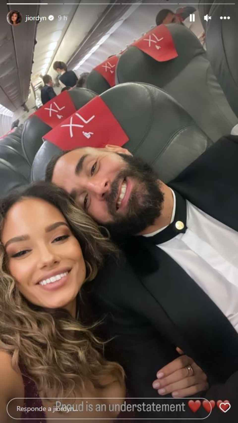 Jordan Ozuna y Karim Benzema en el avión de vuelta a Madrid desde París.