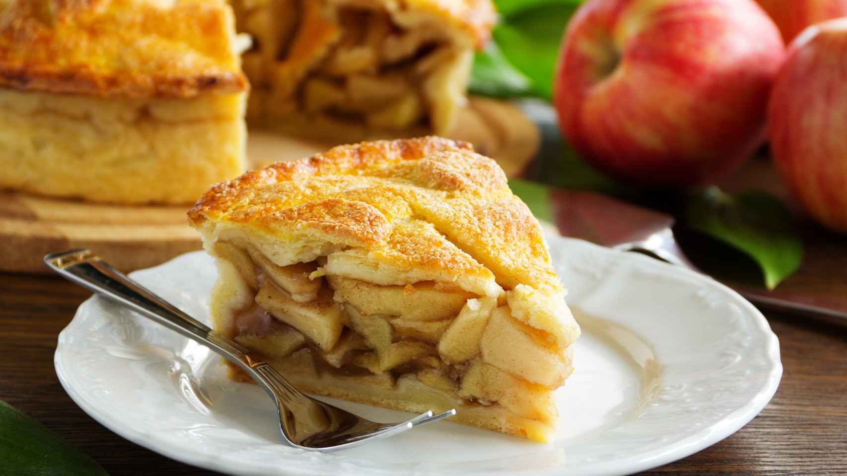 Porción de tarta de manzana lista para degustar