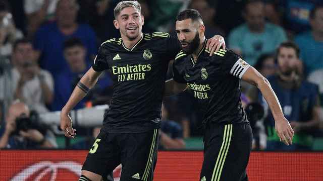 Fede Valverde, celebrando su gol para el Real Madrid con Benzema