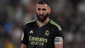 Karim Benzema, en un partido con la camiseta negra del Real Madrid de la temporada 2022/2023