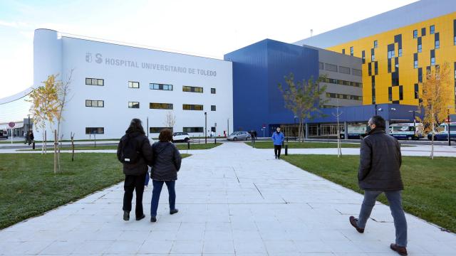 Piden que la parada de taxis esté más cerca de la puerta del Hospital de Toledo