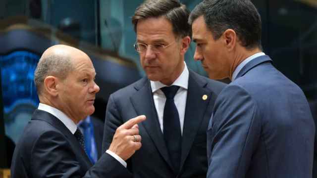 El canciller Olaf Scholz, el primer ministro Mark Rutte y el presidente Pedro Sánchez, durante una reunión del Consejo Europeo