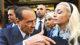 El líder de Forza Italia, Silvio Berlusconi, este martes junto a la diputada Marta Fascina, pareja del exprimer ministro.