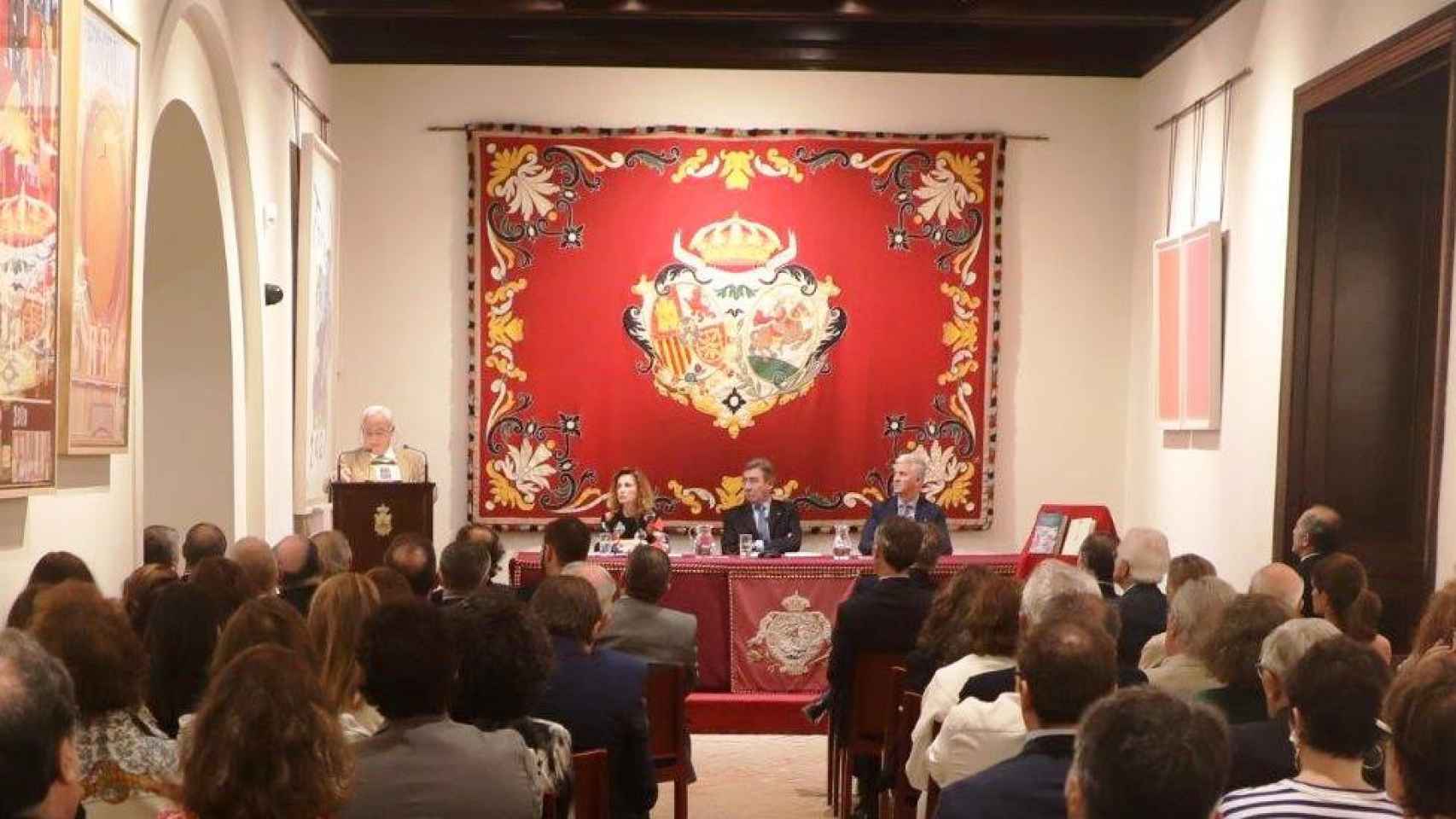 Imagen de la presentación del libro en Sevilla.