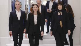 La ministra de Justicia, Pilar Llop, acompañada por el presidente del Senado, Ander Gil (i), y la ministra de Ciencia e Innovación, Diana Morant (d).