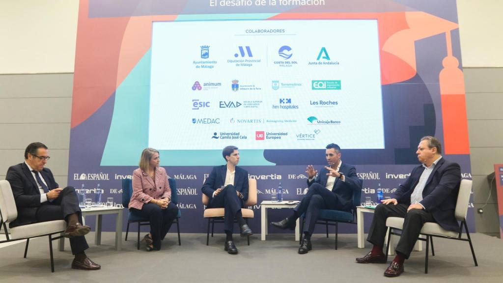 Los participantes en la mesa redonda 'incluir la innovación en el proceso educativo'.
