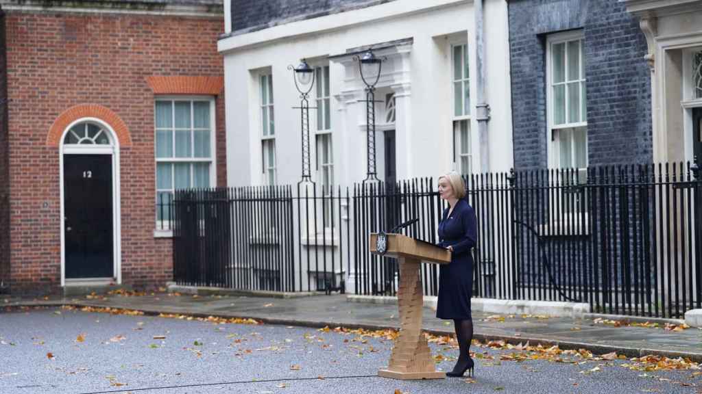 La ex primera ministra británica Liz Truss ante el número 10 Downing Street.