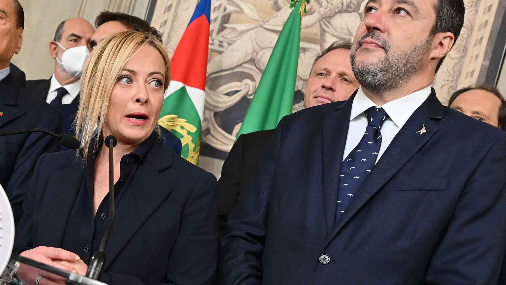 Meloni tranquiliza a la UE nombrando a Tajani pero otorga a Salvini todo el poder sobre la inmigración thumbnail