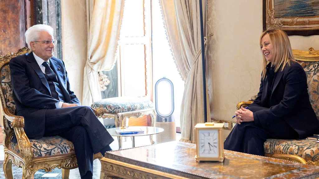 La líder de los Hermanos de Italia, Giorgia Meloni, se reúne con el presidente italiano Mattarella en el Palacio Quirinale, en Roma