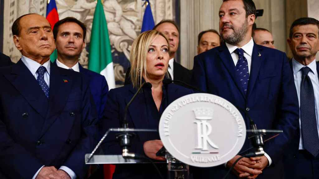 El presidente italiano Mattarella se reúne con los líderes del bloque conservador que ganó las elecciones generales de 2022 en Roma.
