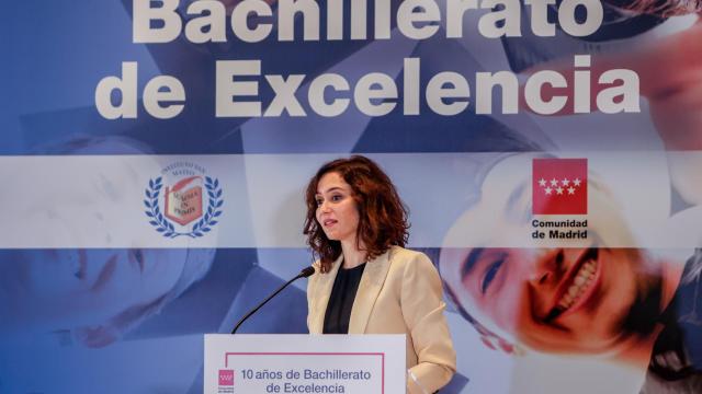 Isabel Díaz Ayuso, en un acto en un instituto.