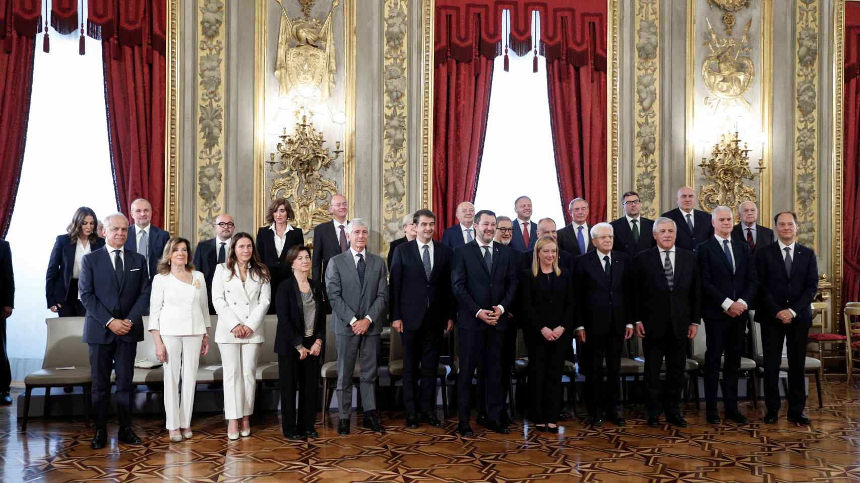 Foto de familia del gabinete de Gobierno de Giorgia Meloni este sábado en la ceremonia del juramento en el Palacio del Quirinal.