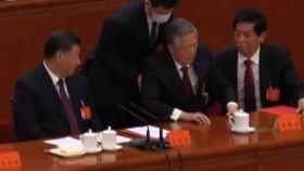 Hu Jintao, antecesor de Xi Jinping, ha sido obligado a abandonar la sala del Congreso del PCCh este sábado.