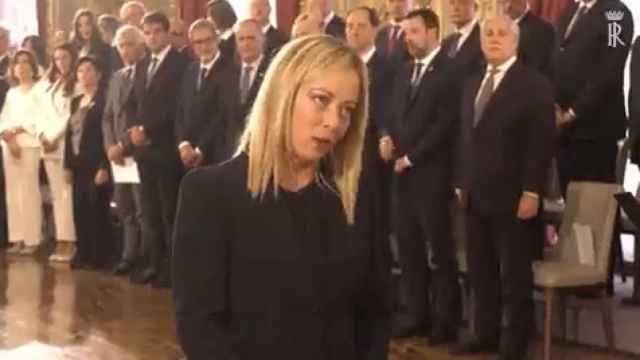 Giorgia Meloni jura como nueva primera ministra italiana.