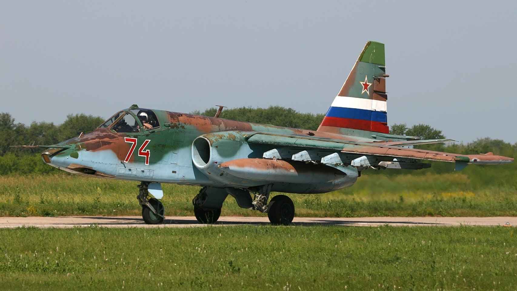 Почему су 25. Самолёт Су-25т. Су-25 ВВС РФ. Истребитель Су 25. Су 25 ВВС СССР.