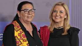María del Monte y la periodista Inmaculada Casal en la entrega de los Premios Planeta 2022.