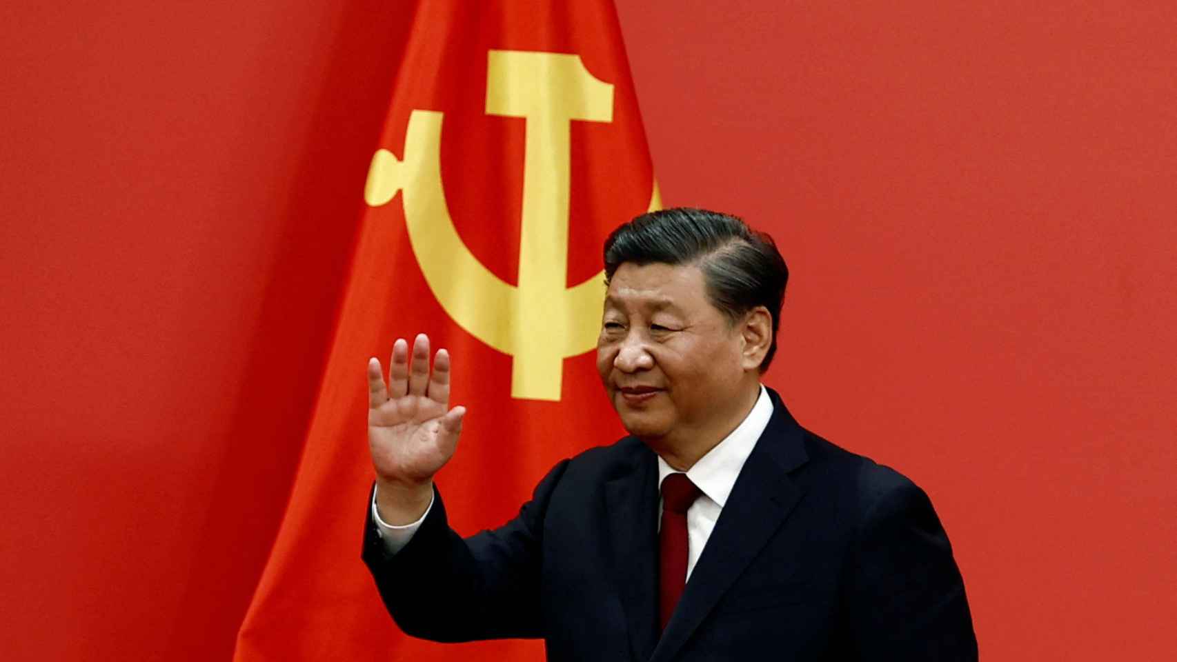 Xi Jinping tras ratificar su puesto como secretario general del Partido Comunista Chino este domingo en Pekín.