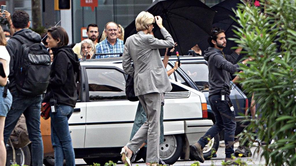 Elizabeth Debicki en el rodaje de 'The Crown'.