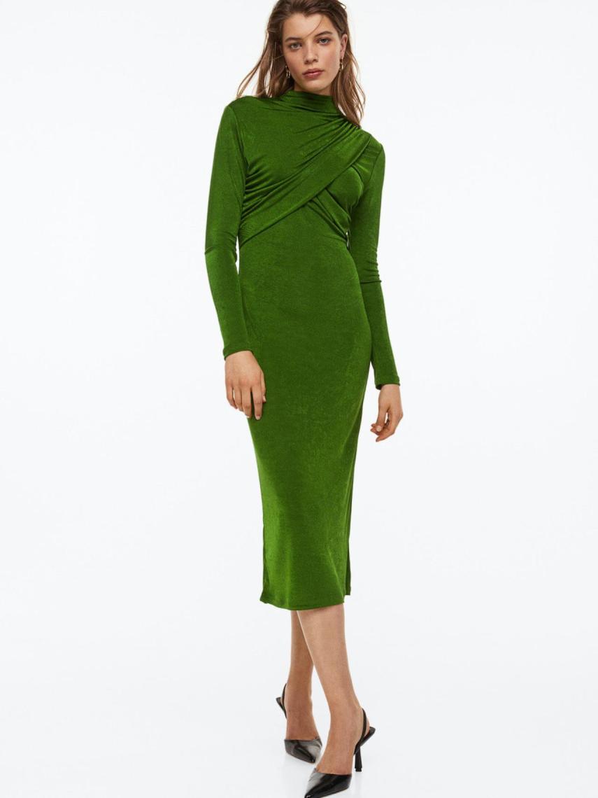 Dos lookazos de rayas y vestido monocolor: las prendas de H&M que serán tendencia esta