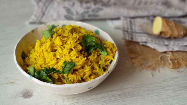Cómo hacer arroz al curry para acompañar tus platos principales